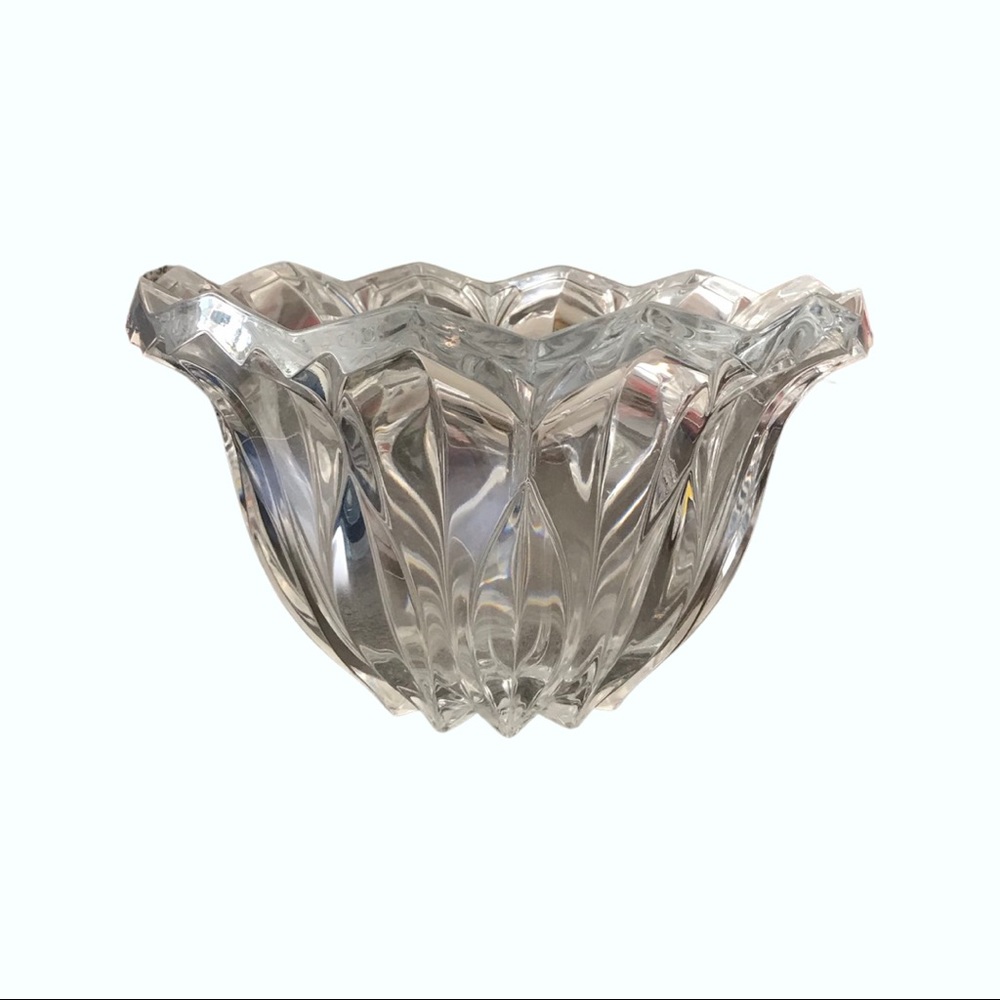 JG Durand Calliope 24% Lead Crystal Bowl
Made in France. Gently Used